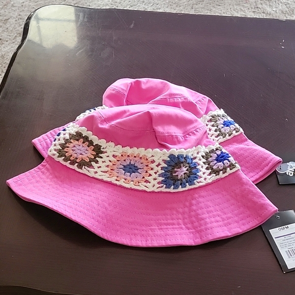 art class Accessories - Bundle of 2 bucket  hats